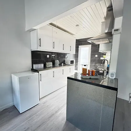 아파트 Spacious 2br By Portobello 에든버러