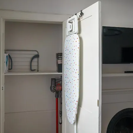 Chic 1bd Flat - Wviews Of Castle! Διαμέρισμα *