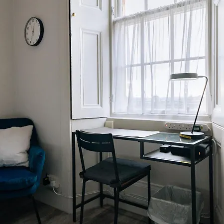 Chic 1bd Flat - Wviews Of Castle!