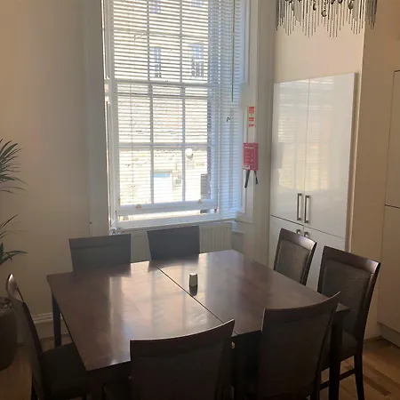 Cairn & 3* אדינבורו