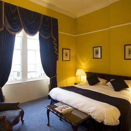 Royal Scots Club Hotel