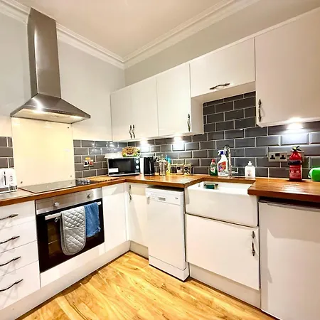 Historic Mews House 2br In Centre Apartment