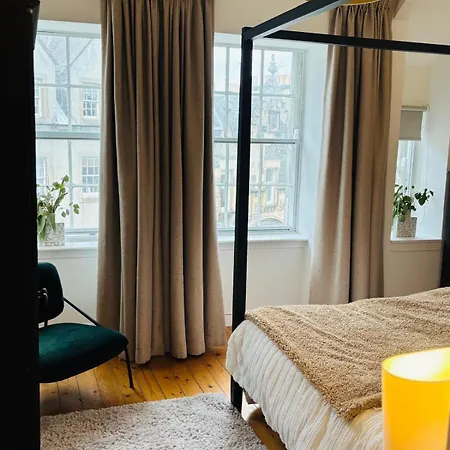 Diagon Alley Two Bed Victoria Street Grassmarket
