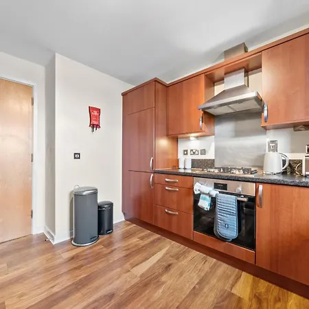 Hawkhill 1 Bedroom - Апартаменты *