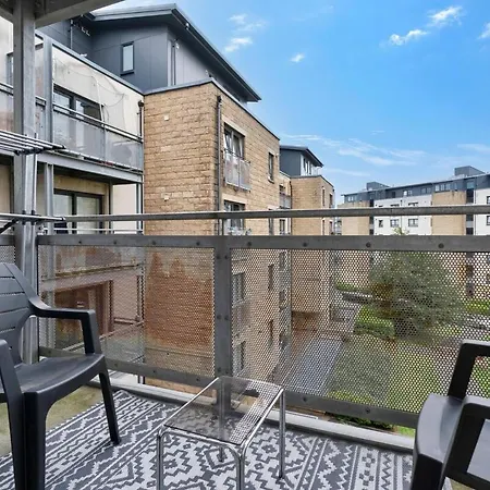 Modern 2br Flat, Parking & Balcony In Apartment *