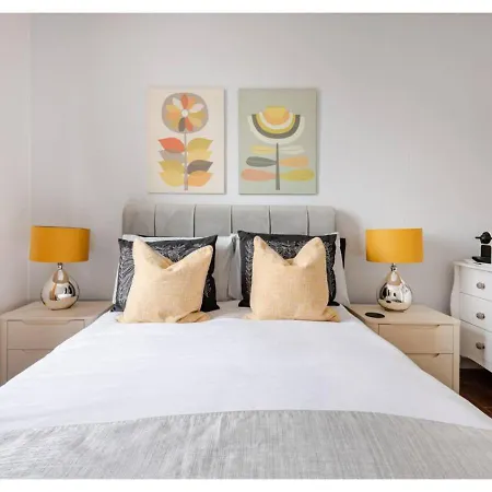 Апартаменты Elegant Flat In A Serene Neighbourhood *