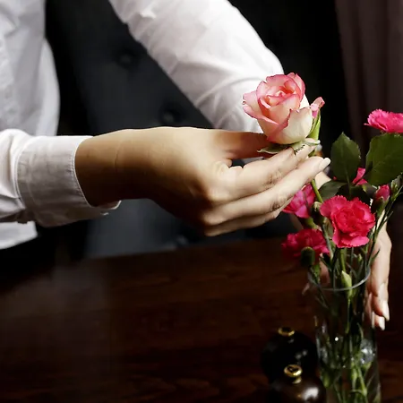 מלון Nira Caledonia 4*