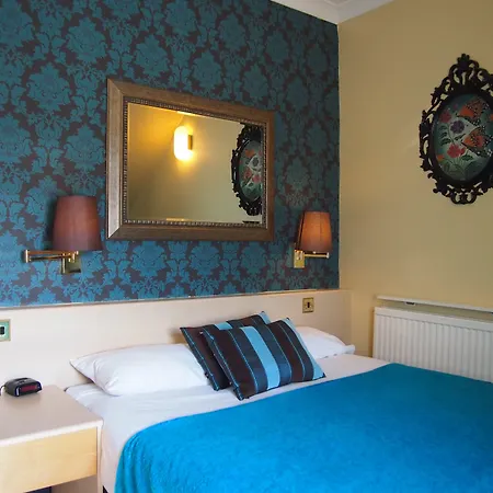 Thistle Hotel 3*