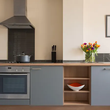 Princes Street מלון דירות