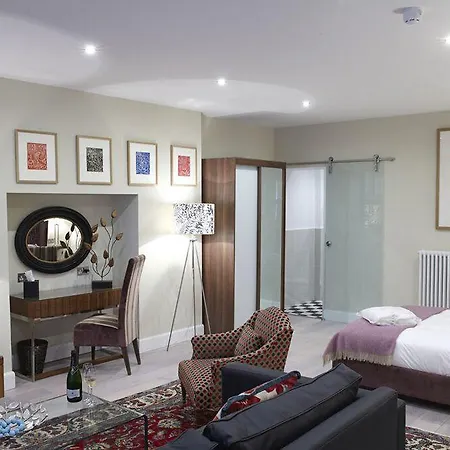 24 Royal Terrace Hotel 4*