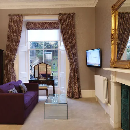 24 Royal Terrace Hotel