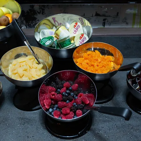 Km * Эдинбург