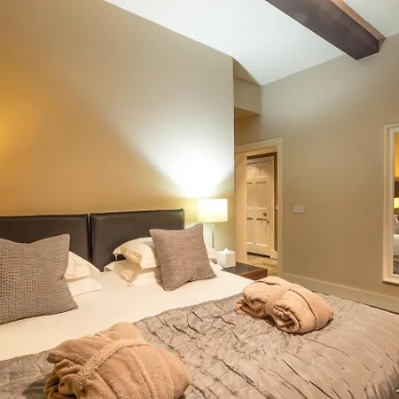 Six Brunton Place לינה וארוחת בוקר 5*