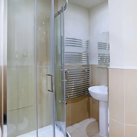 帕默斯顿套房酒店 4*