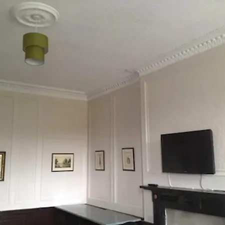 Adelphi بيت ضيافة 3*