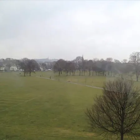 بيت ضيافة Adelphi