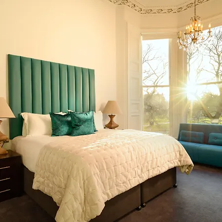 فندق Black Ivy 4*