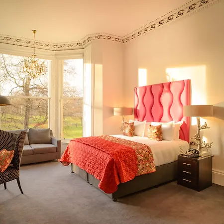 فندق Black Ivy 4*