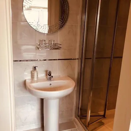 Allison House 16 Гостевой дом Эдинбург