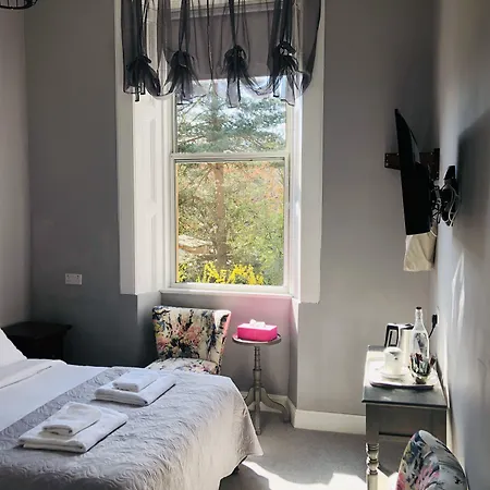 Allison House 16 Гостевой дом Эдинбург