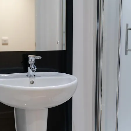 Destiny Student - Burnet Point إدنبرة