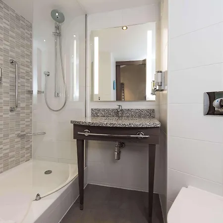 Hampton By Hilton West End 3*