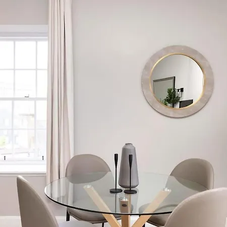 1 Bed In The Heart Of Grassmarket With Castle Views אדינבורו