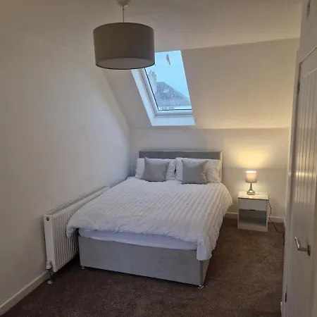 West Luxury 5 Bedroom * אדינבורו