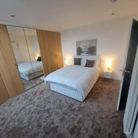 West Luxury 5 Bedroom אדינבורו