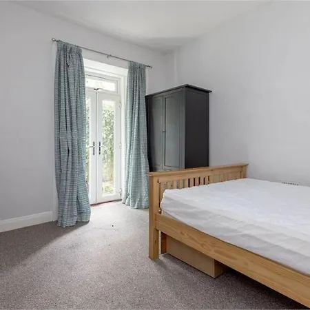 3 Bedrooms Flat In New Town , Lothian Road