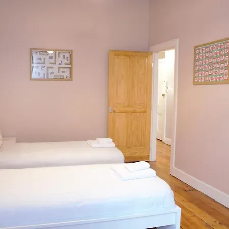 Elm Row Spacious And Διαμέρισμα *