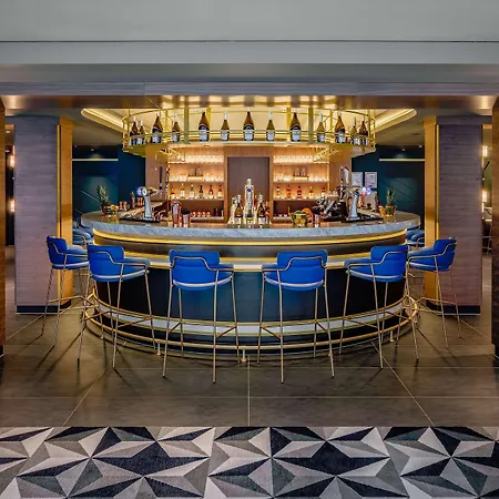 Yotel מלון 4*