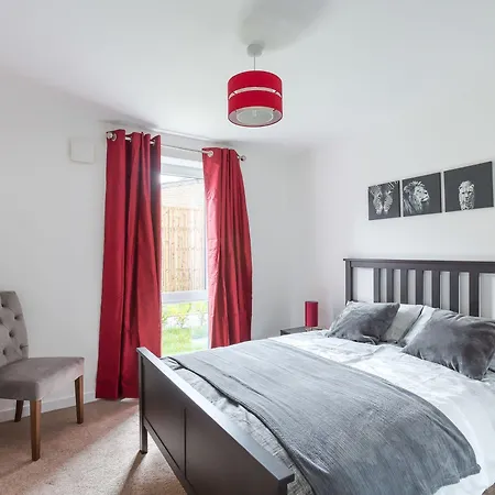 Modern 2 Bed In City. Free Parking. Διαμέρισμα