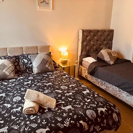 Three Bedroom House بيت للعطل