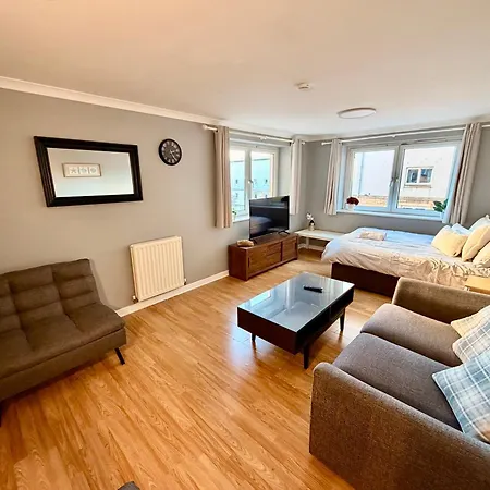 Pilrig - Fast Wifi And Parking Available 에든버러