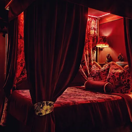 Hotel House Of Gods Royal Mile 4*