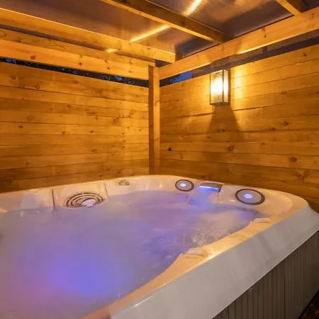 Private Hot Tub - Zen & Bubbles * إدنبرة