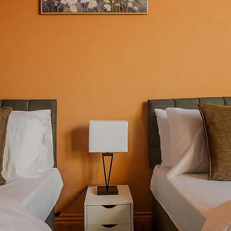 Apartment Grand Old Town Home, View, Cinema, Sleeps 10 Edinburgh