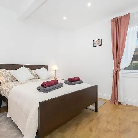 شقة Private Hot Tub - Zen & Bubbles