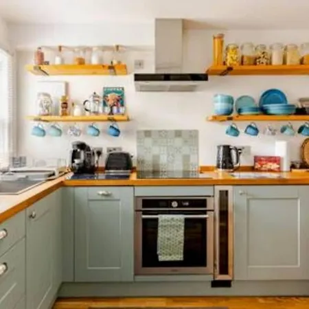 Апартаменты Cozy Next To Newhaven Harbour *