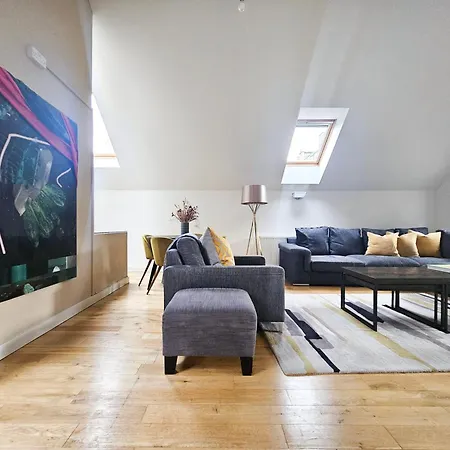 アパート Chic 3-bedroom 2-storey House Near Centre With Free Parking