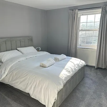 3 Bedroom Centre
