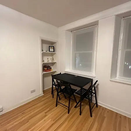 Centre - Richmond Apartment