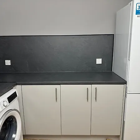 3 Bedroom Centre *