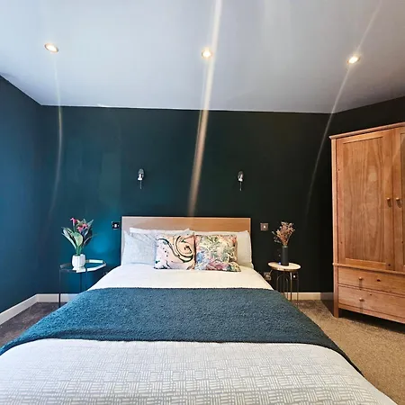 Chic 3-bedroom 2-storey House Near Centre With Free Parking * エディンバラ