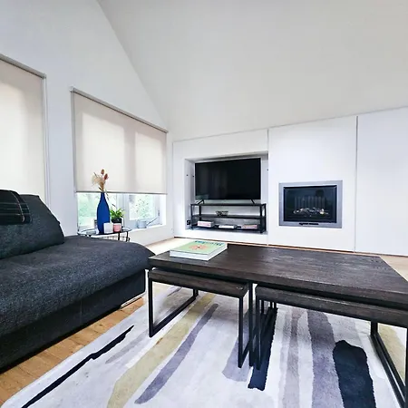 Chic 3-bedroom 2-storey House Near Centre With Free Parking アパート エディンバラ