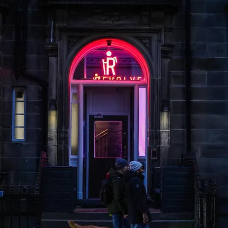 Hostel Revolver *
