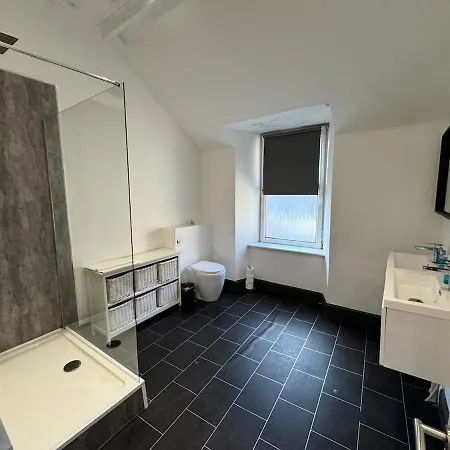 Hillside - 10 Guests 7 Beds 15' Centre Apartament *