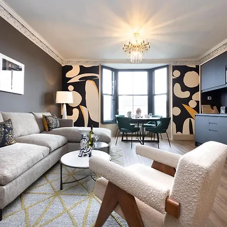 30 Castle Street 3*