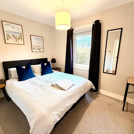 別荘 South Gyle House - Superfast Wifi And Free Parking - 7 Minutes From Airport *